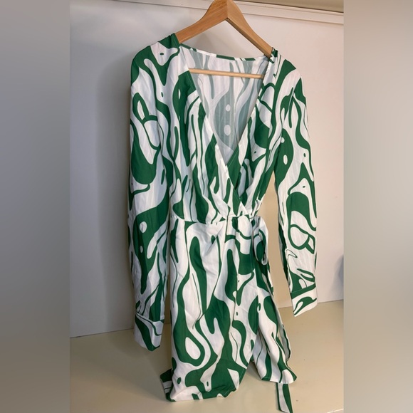 Green and White Wrap Dress size large - Picture 2 of 3
